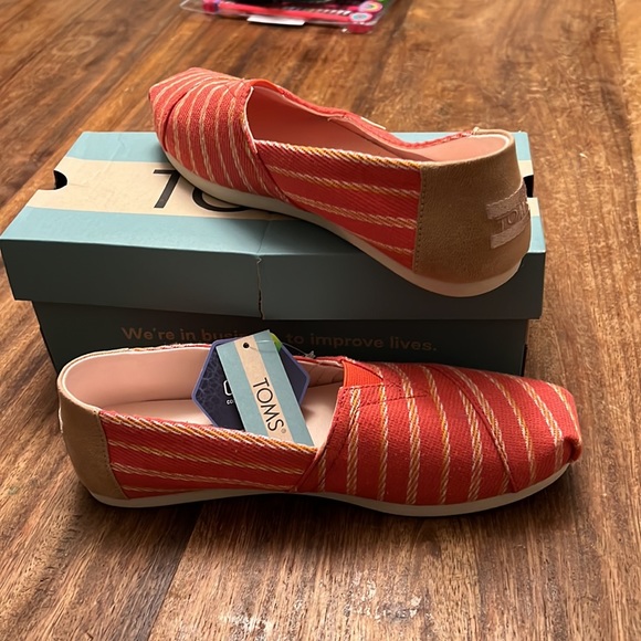 Toms shoes woman’s size 8 never worn in box - Picture 2 of 3